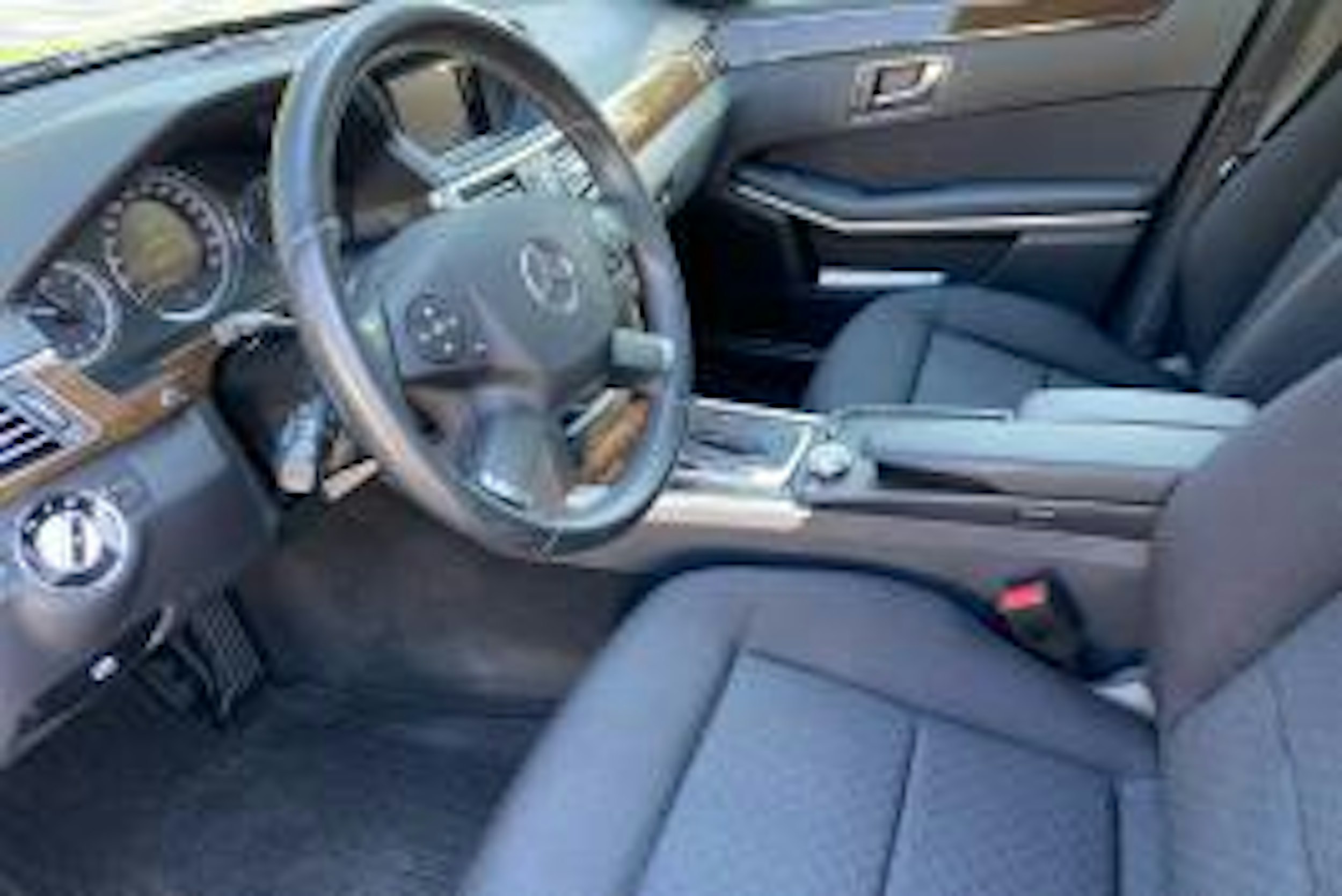 musta Mercedes-Benz E 2010 kuva 6.