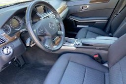 musta Mercedes-Benz E 2010 kuva 6.