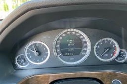 musta Mercedes-Benz E 2010 kuva 14.