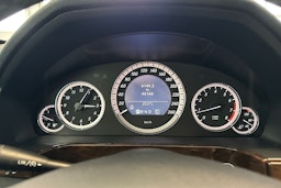 musta Mercedes-Benz E 2010 kuva 17.