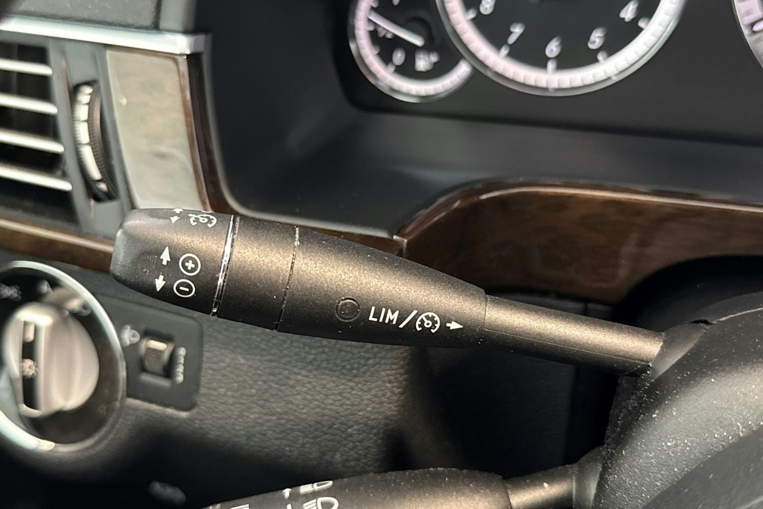 musta Mercedes-Benz E 2010 kuva 18.
