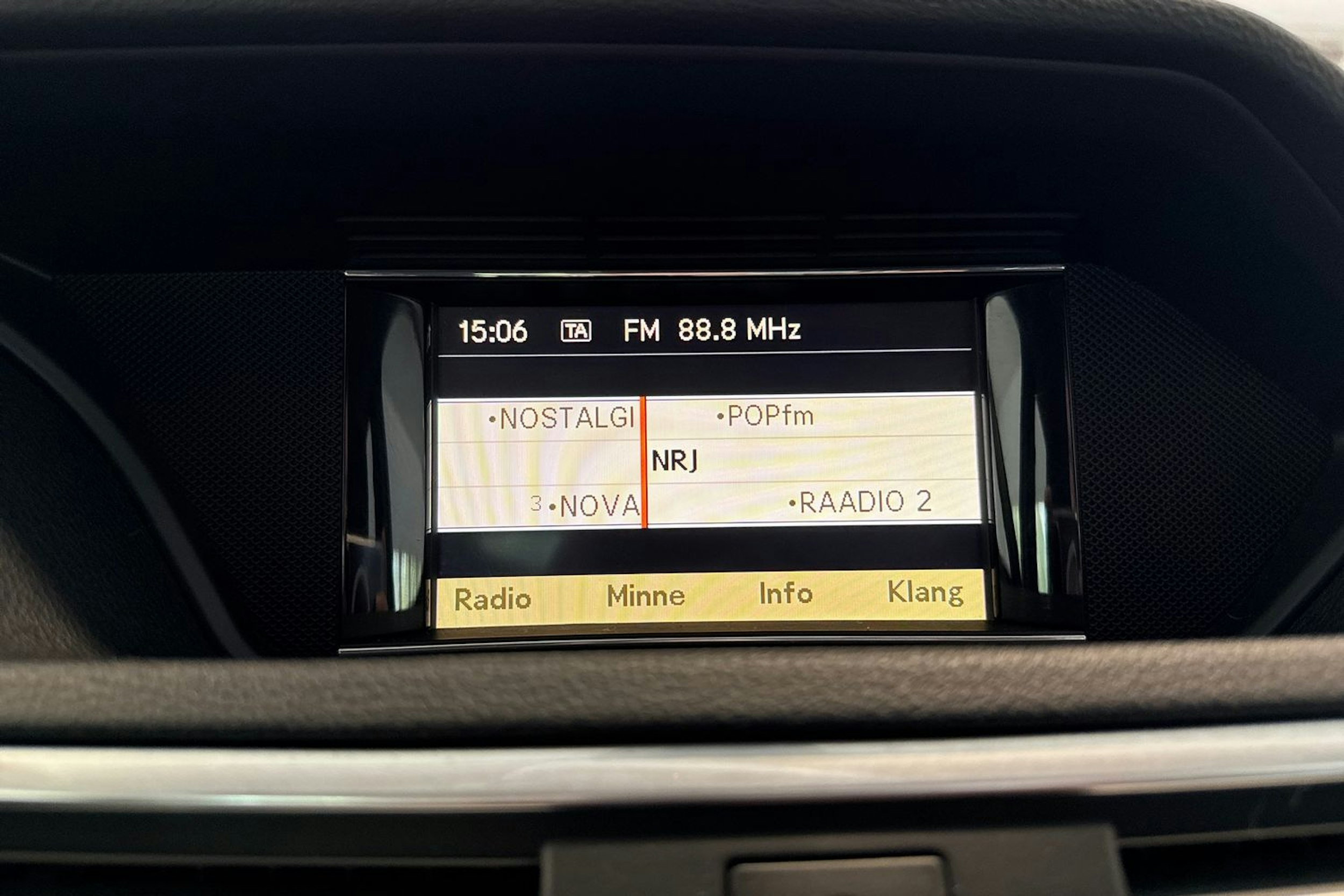 musta Mercedes-Benz E 2010 kuva 20.