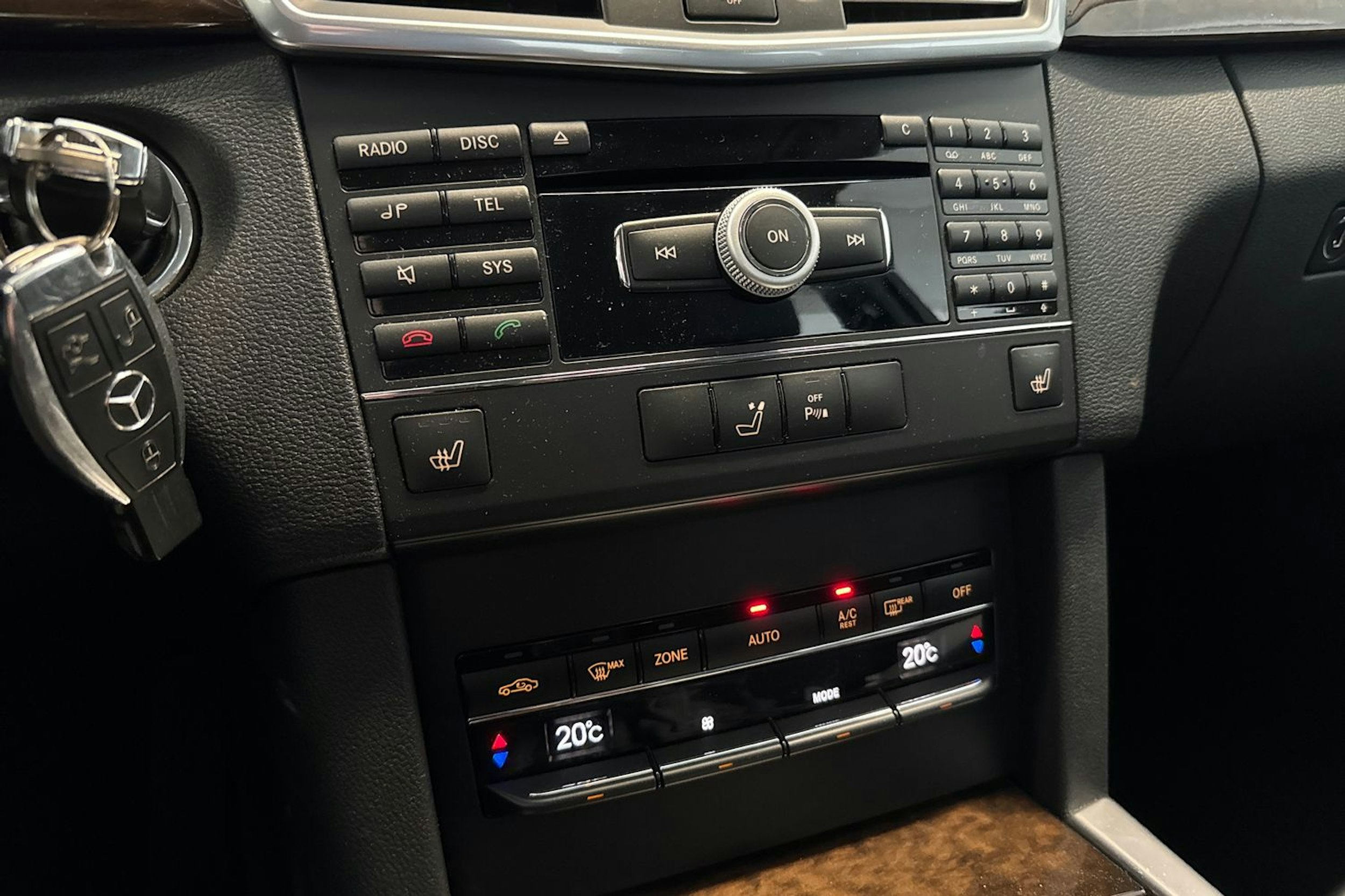 musta Mercedes-Benz E 2010 kuva 22.
