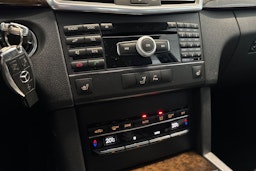 musta Mercedes-Benz E 2010 kuva 22.