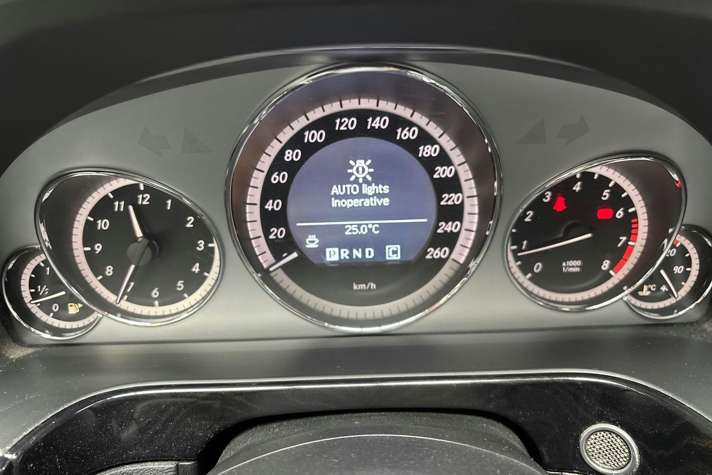 Mercedes-Benz E 2010 kuva 19.