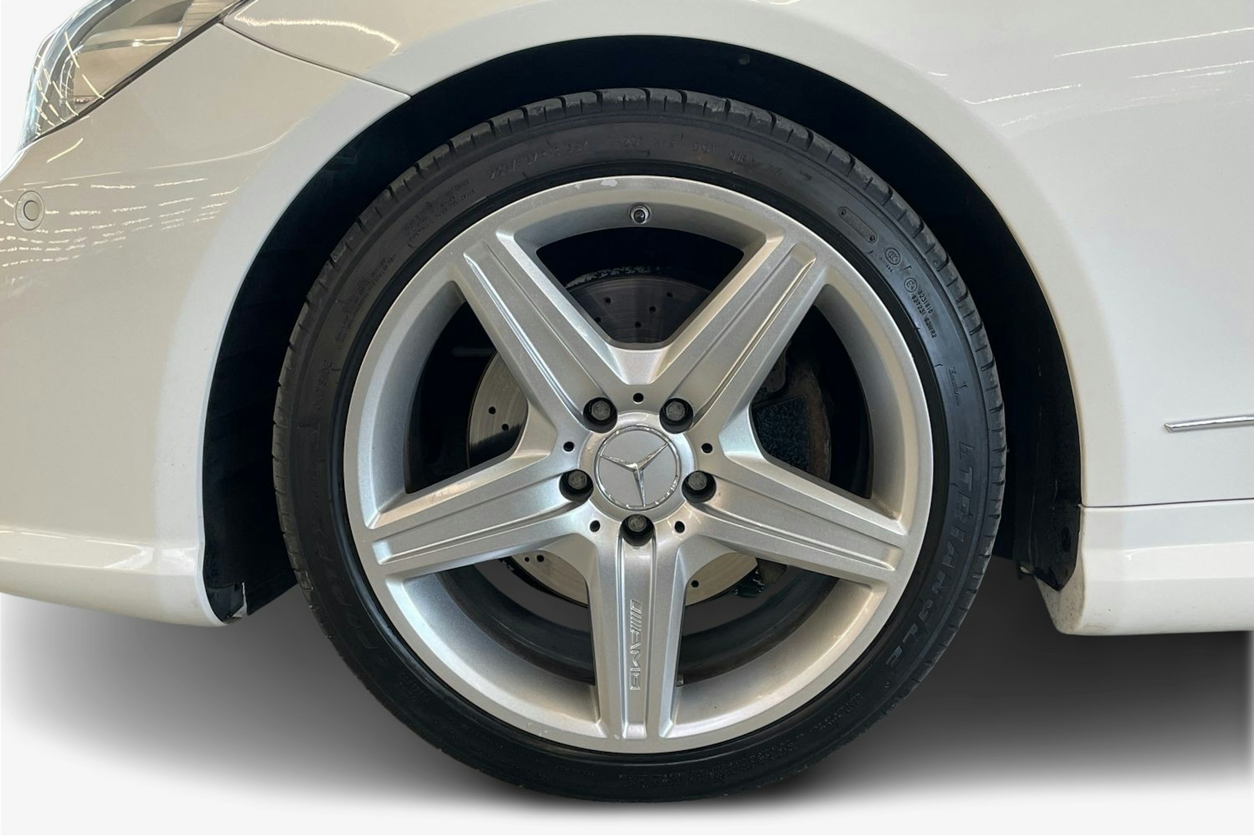 valkoinen Mercedes-Benz E 2010 kuva 11.