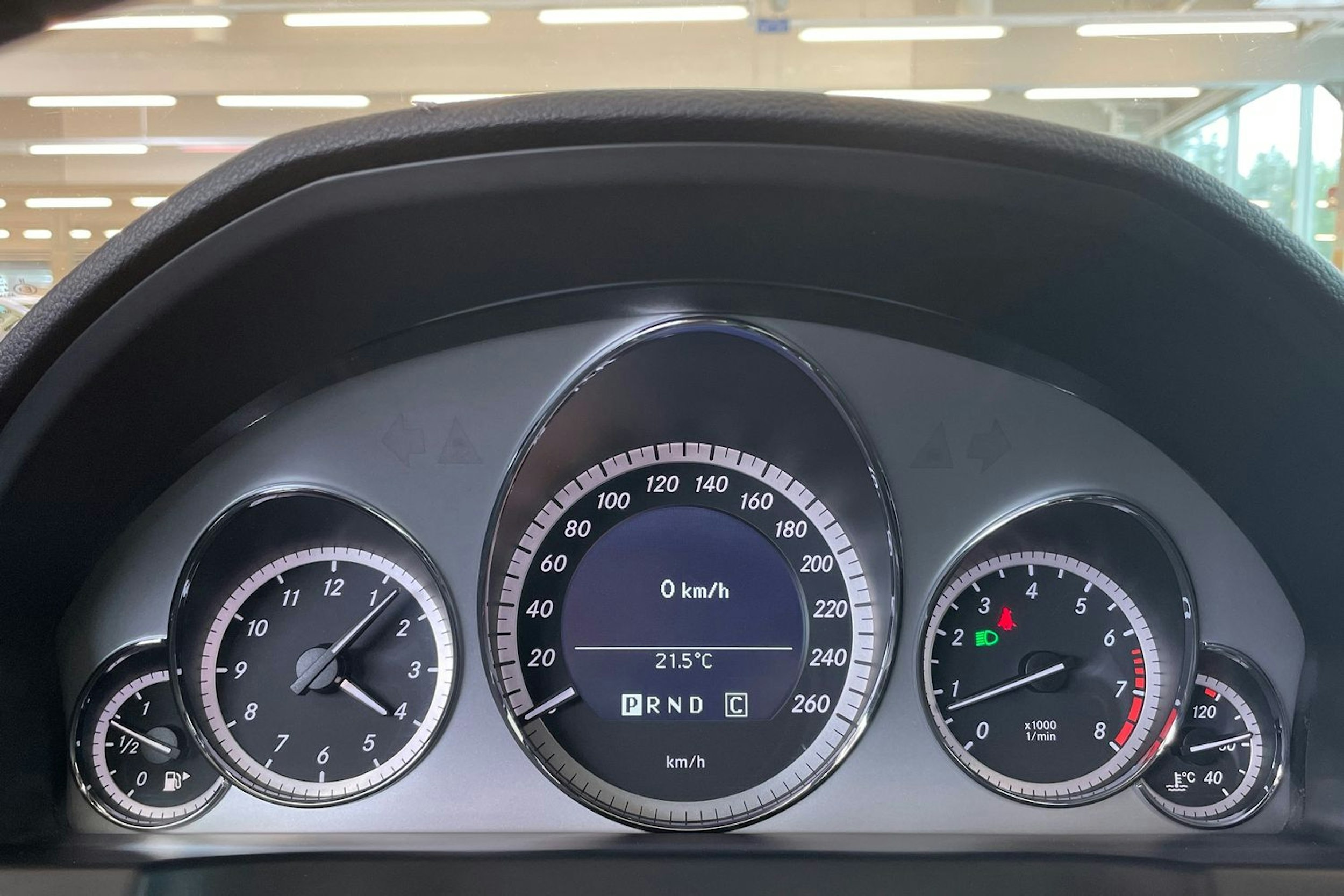 valkoinen Mercedes-Benz E 2010 kuva 16.