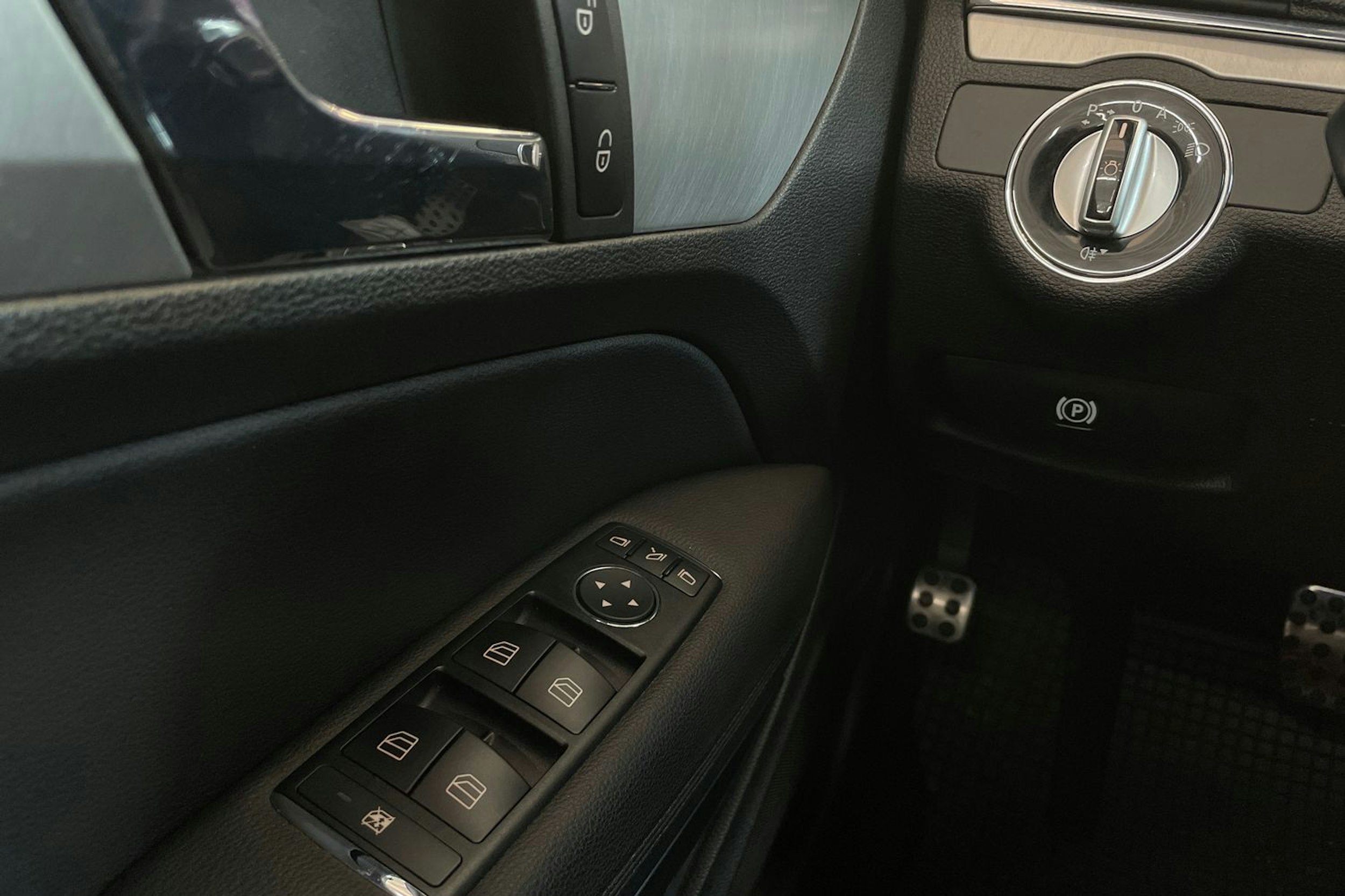 valkoinen Mercedes-Benz E 2010 kuva 20.