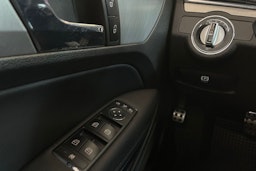 valkoinen Mercedes-Benz E 2010 kuva 20.