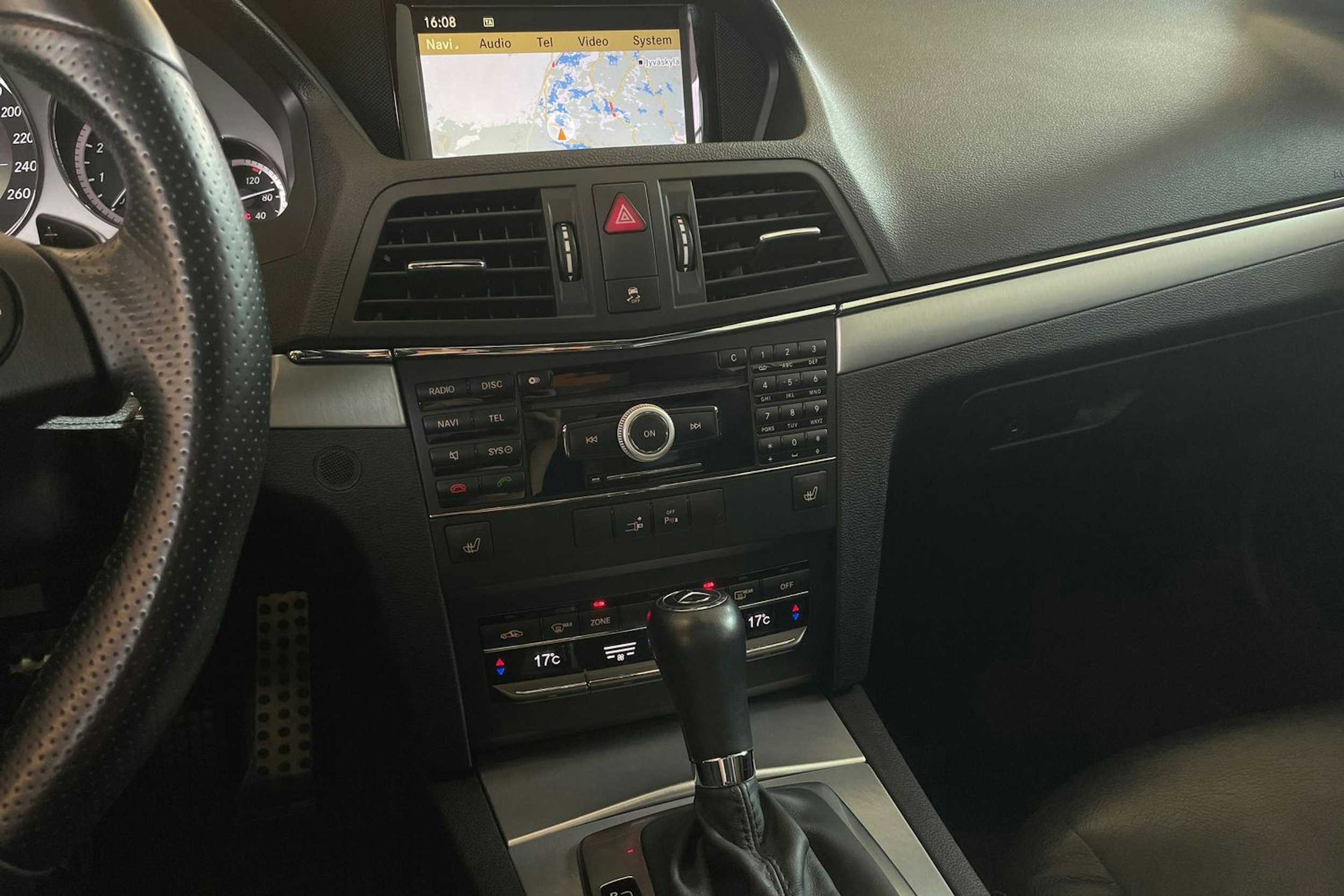 valkoinen Mercedes-Benz E 2010 kuva 21.