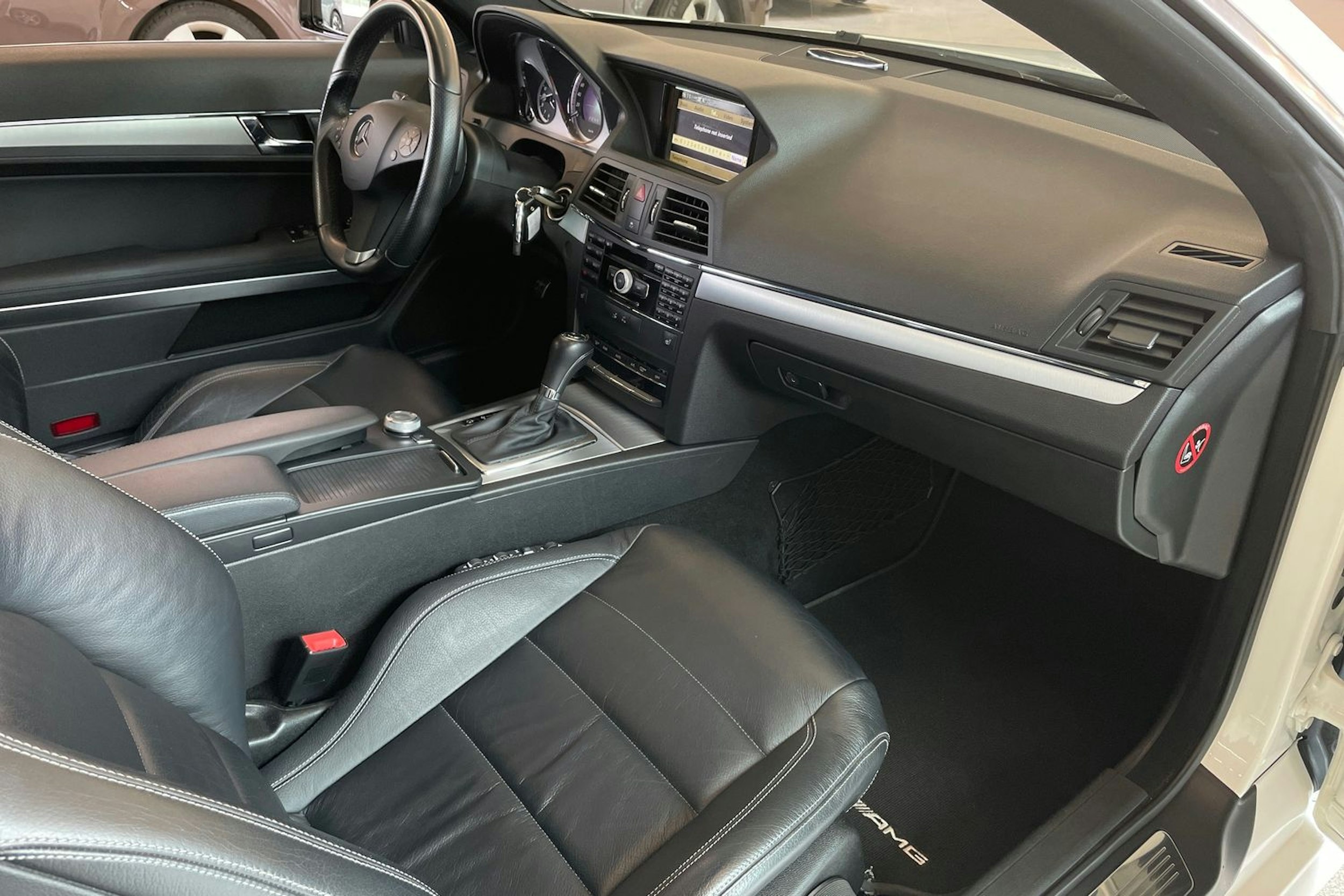 valkoinen Mercedes-Benz E 2010 kuva 28.