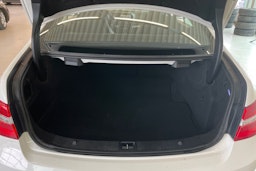 valkoinen Mercedes-Benz E 2010 kuva 30.
