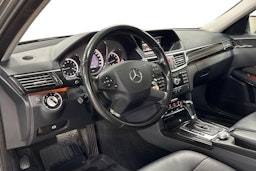 harmaa Mercedes-Benz E 2010 kuva 7.