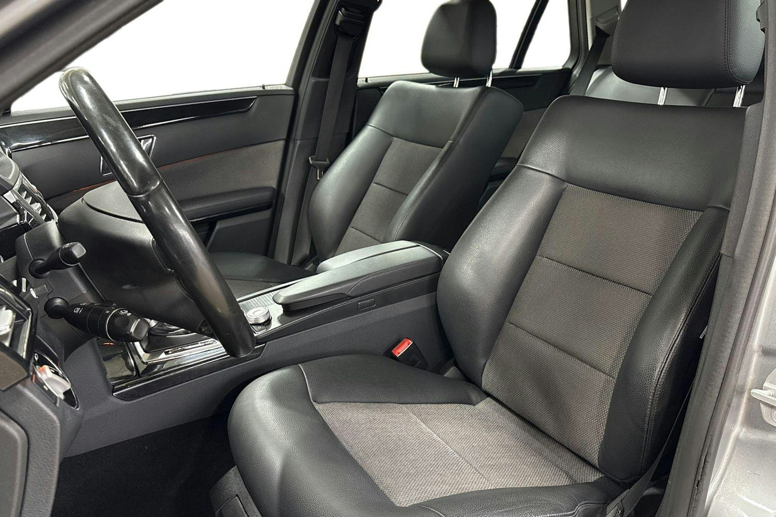 harmaa Mercedes-Benz E 2010 kuva 9.