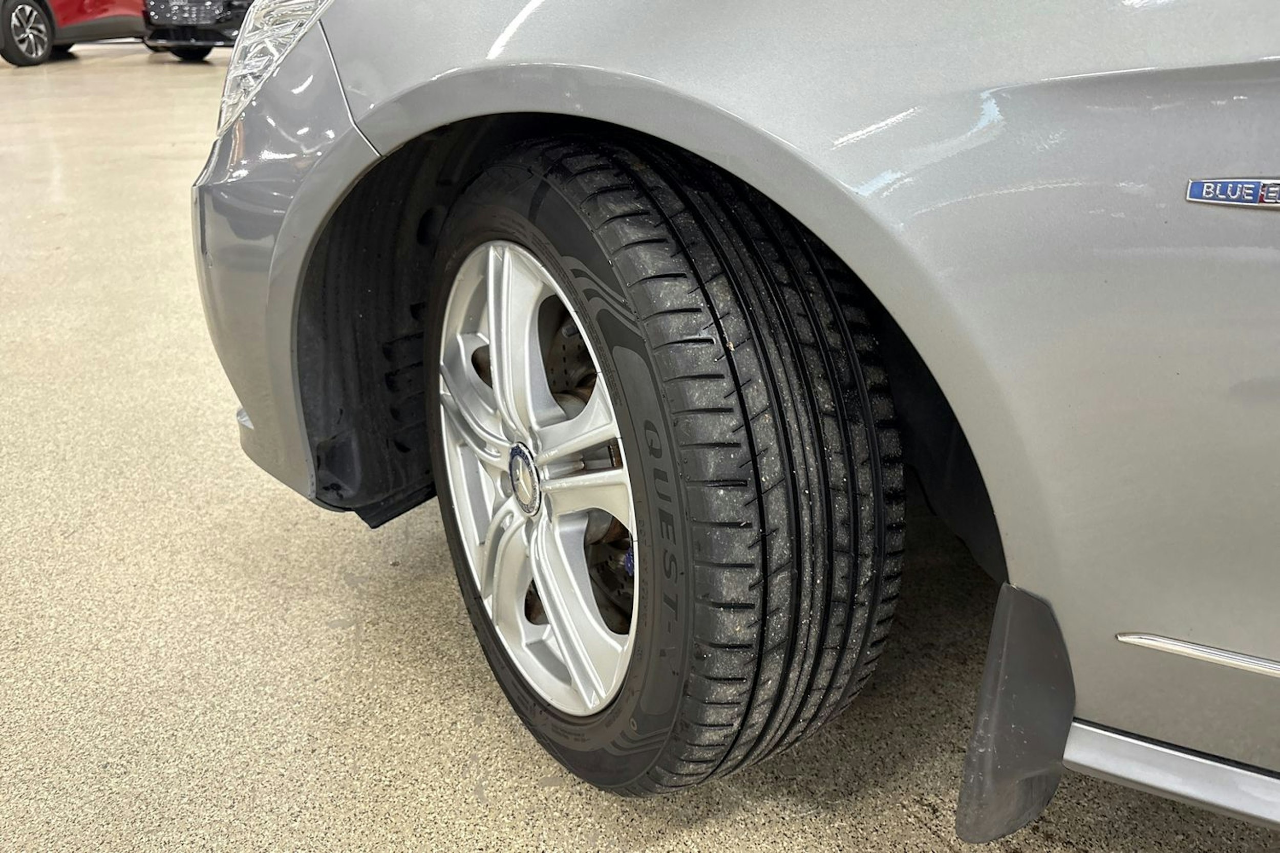 harmaa Mercedes-Benz E 2010 kuva 11.