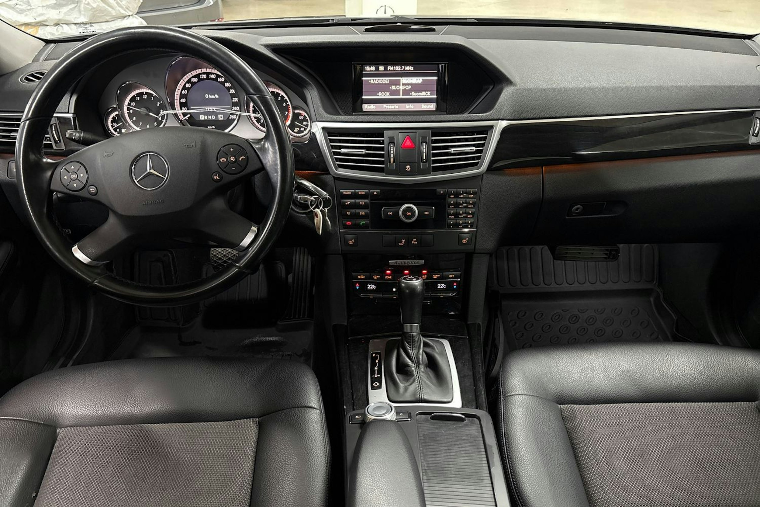 harmaa Mercedes-Benz E 2010 kuva 14.