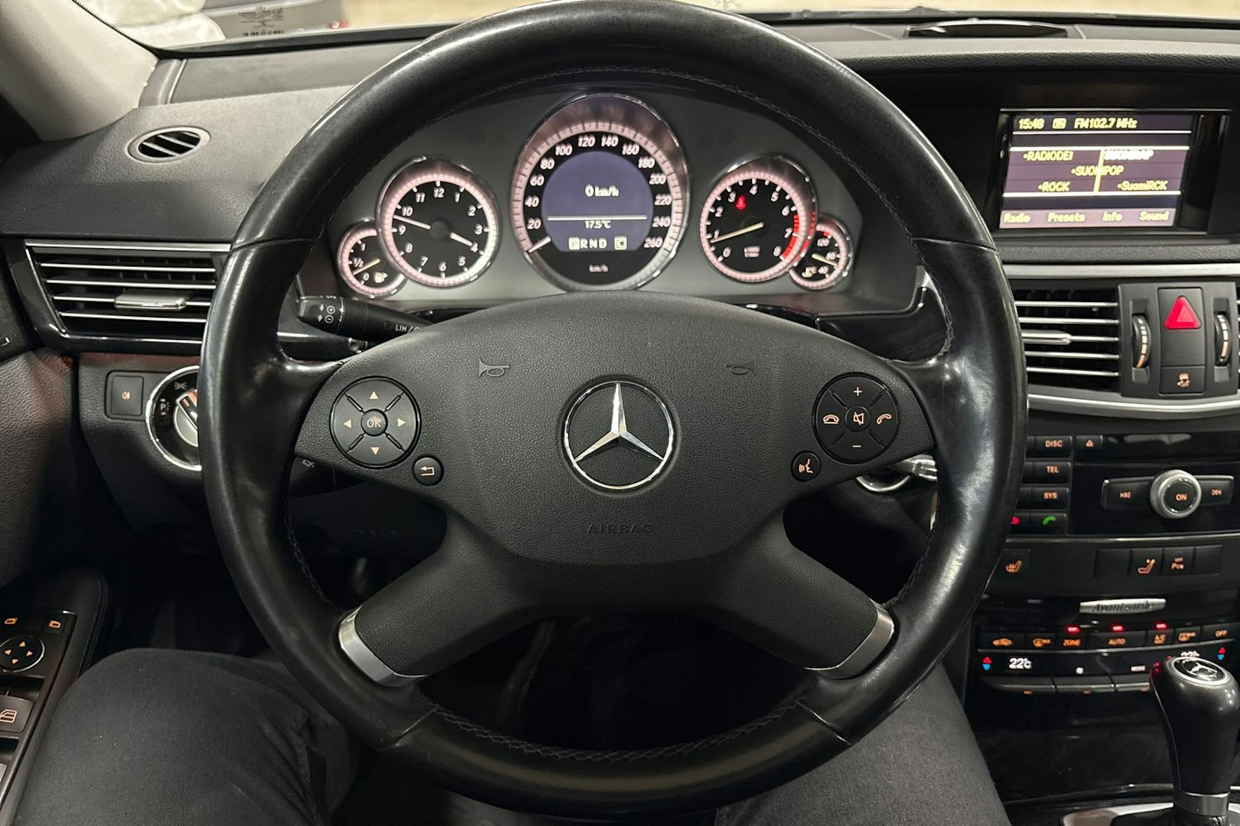 harmaa Mercedes-Benz E 2010 kuva 15.