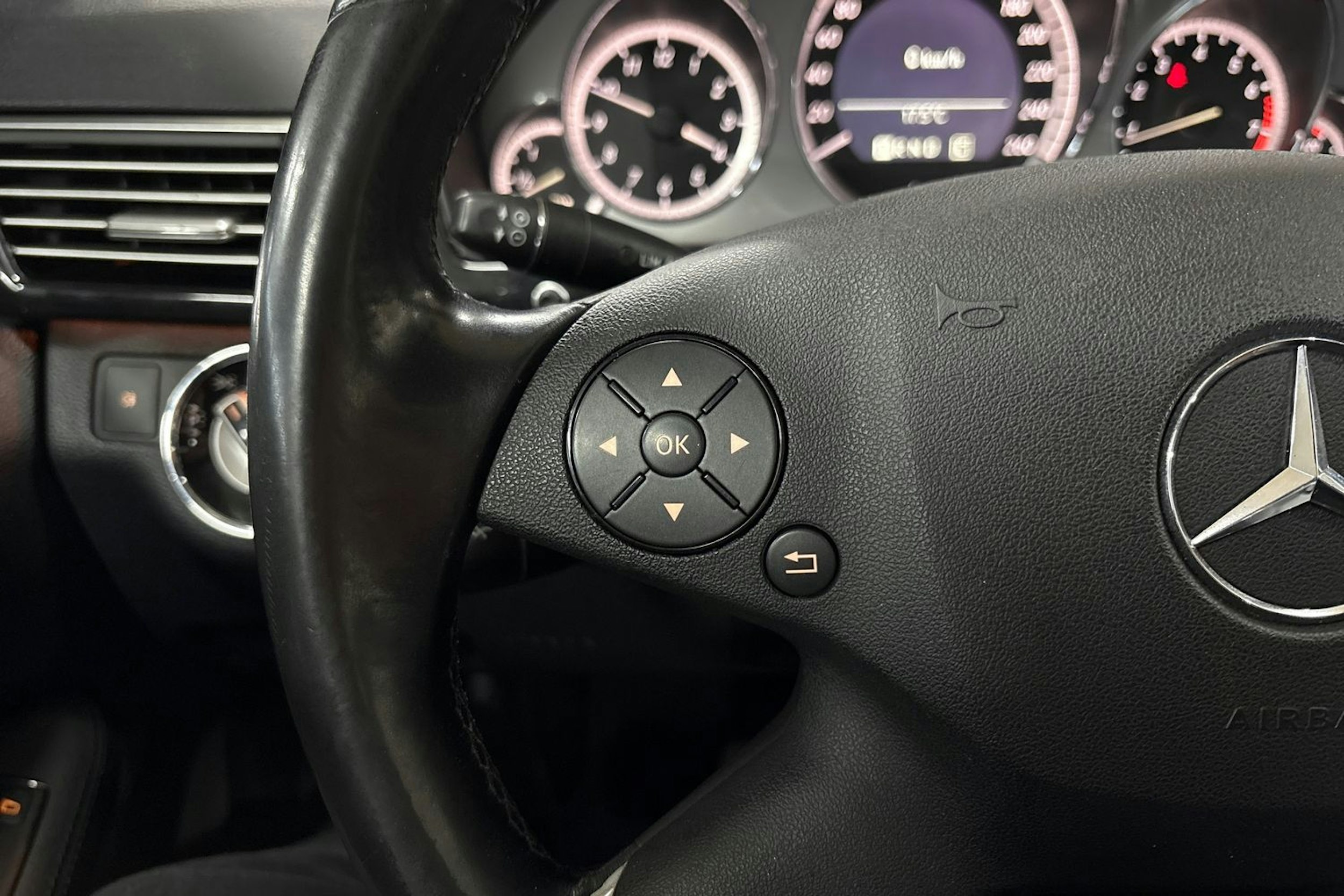 harmaa Mercedes-Benz E 2010 kuva 16.