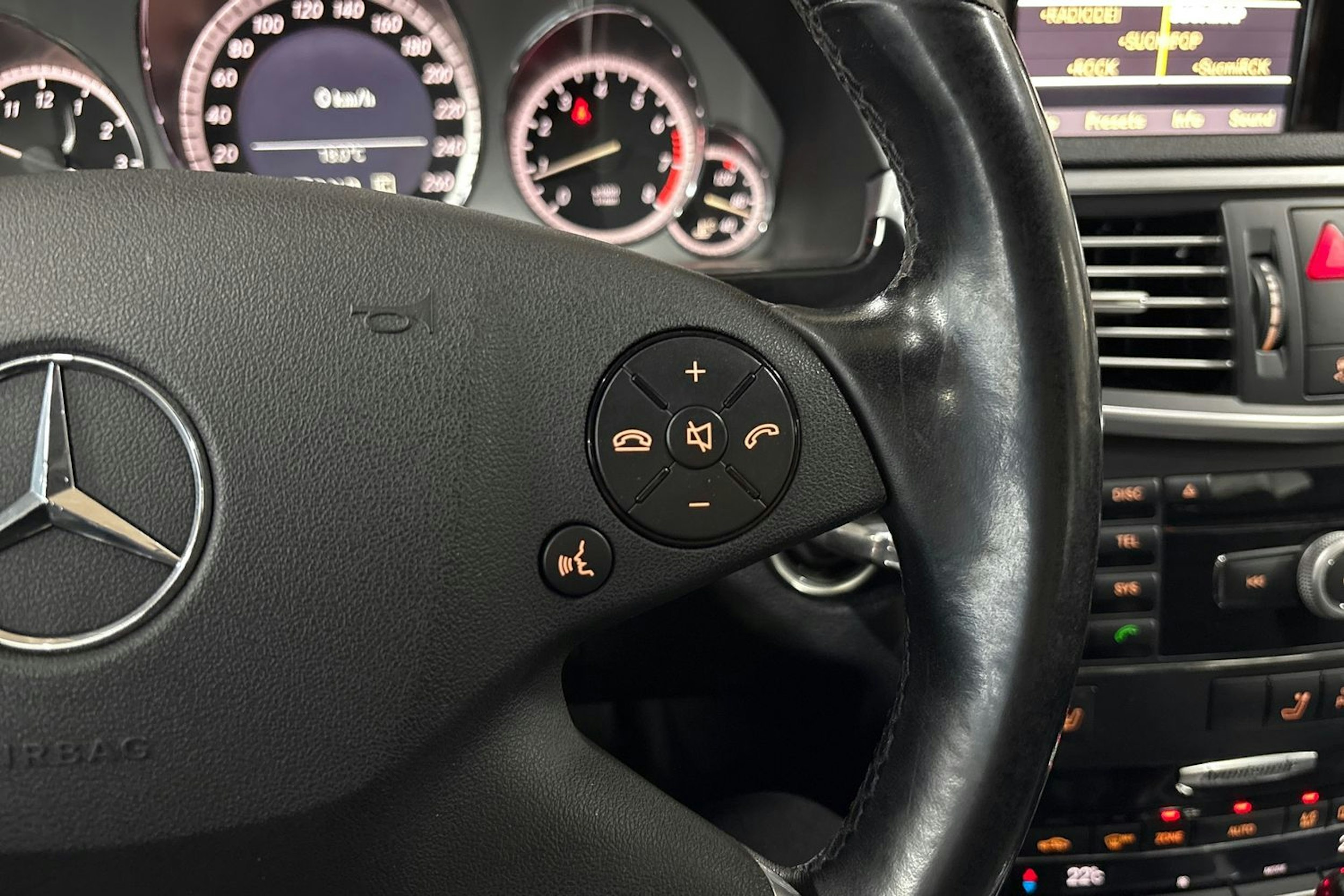 harmaa Mercedes-Benz E 2010 kuva 17.