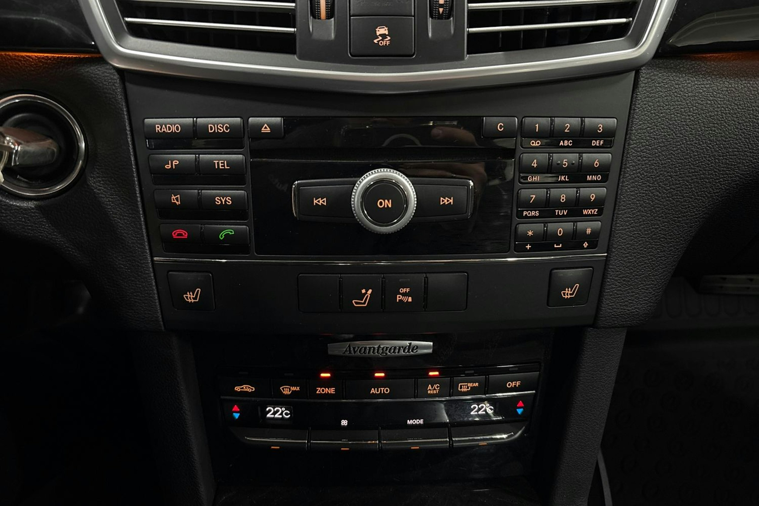 harmaa Mercedes-Benz E 2010 kuva 22.