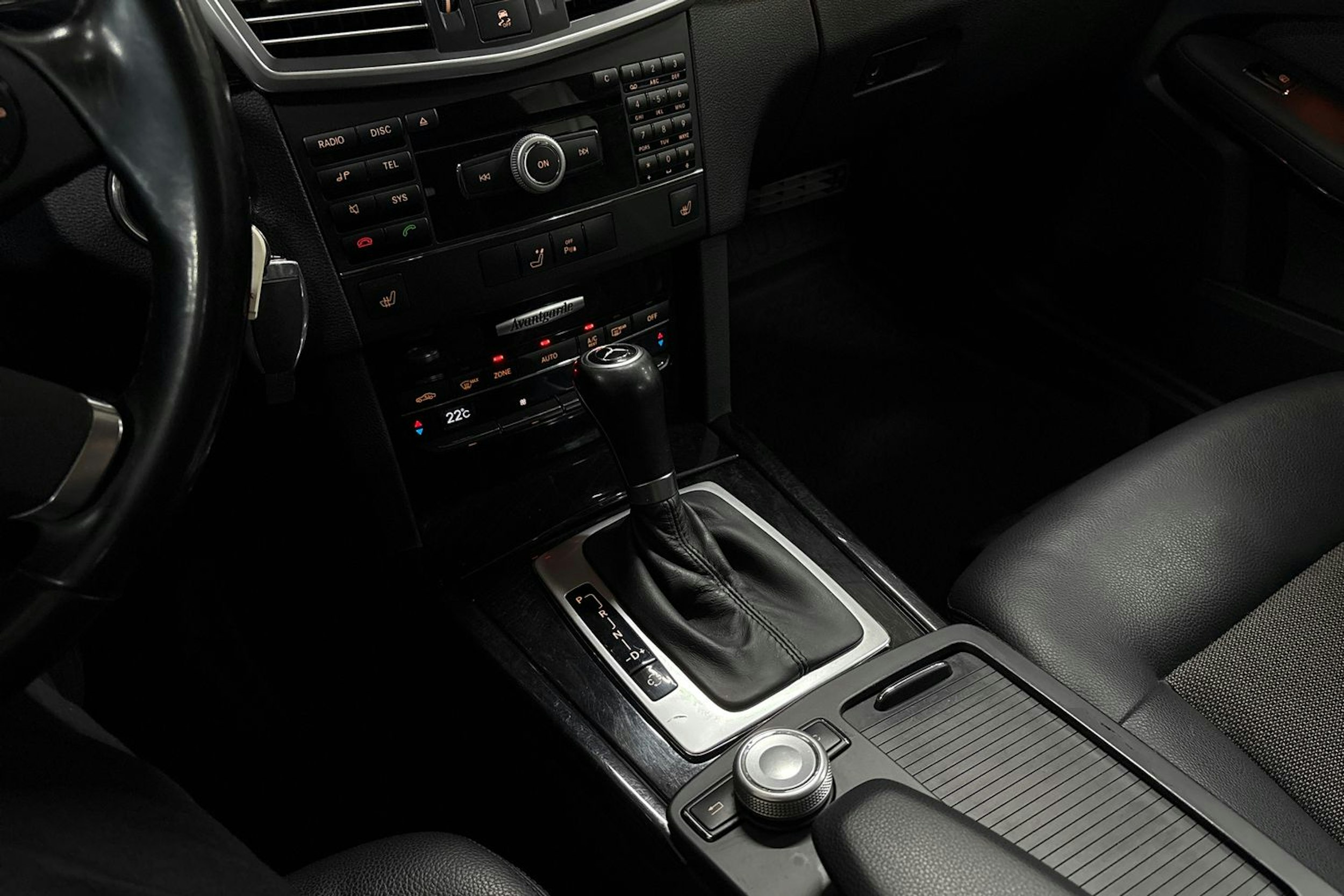 harmaa Mercedes-Benz E 2010 kuva 23.