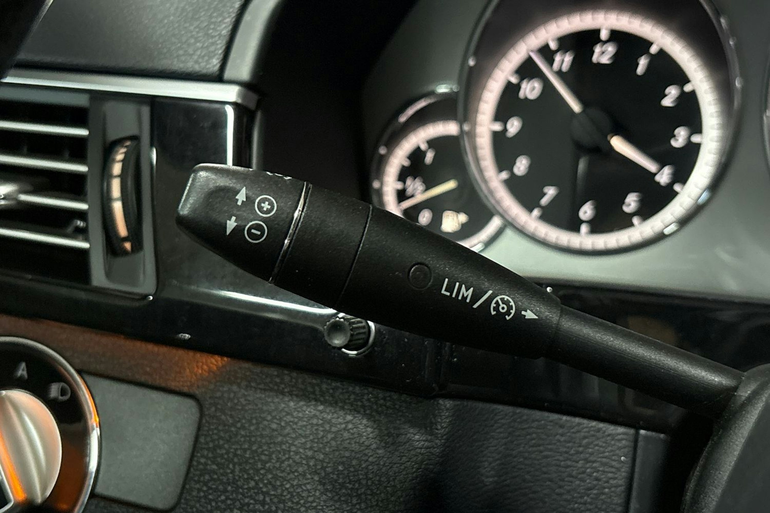 harmaa Mercedes-Benz E 2010 kuva 24.