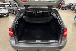 harmaa Mercedes-Benz E 2010 kuva 29.