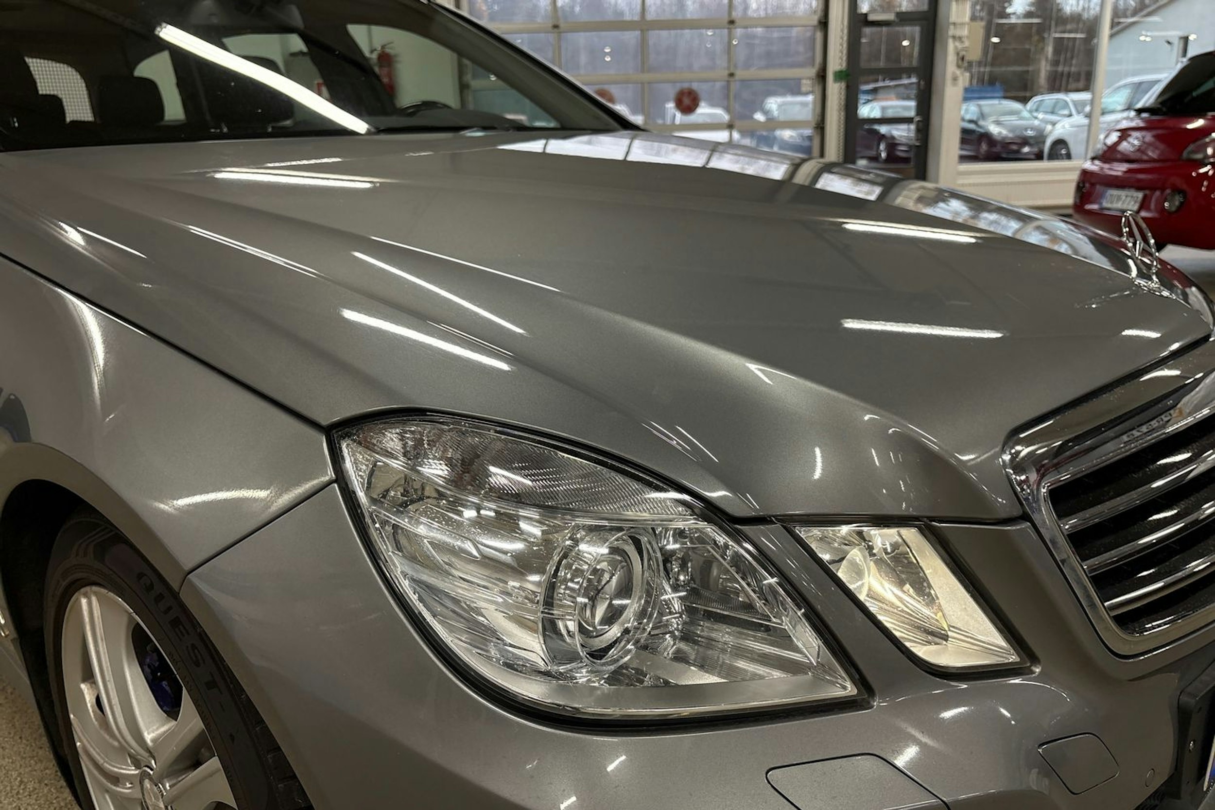 harmaa Mercedes-Benz E 2010 kuva 32.