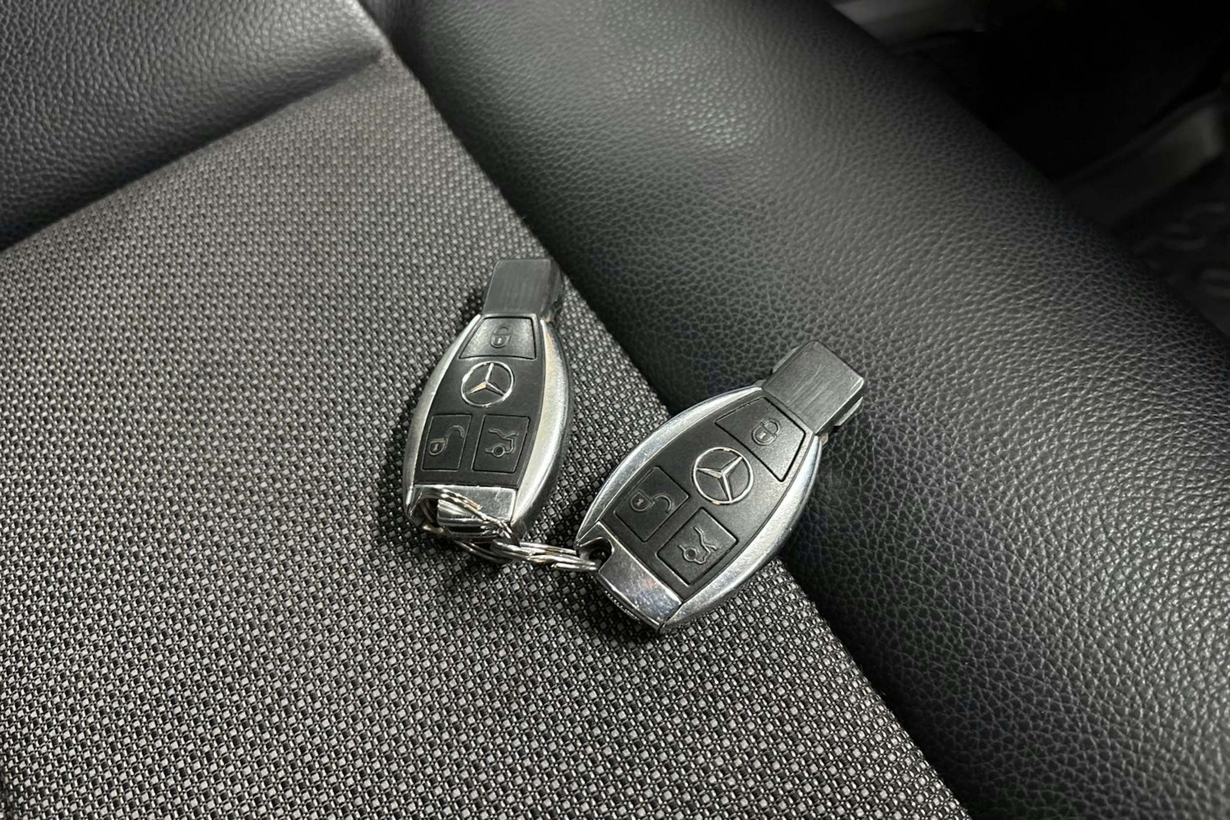 harmaa Mercedes-Benz E 2010 kuva 36.