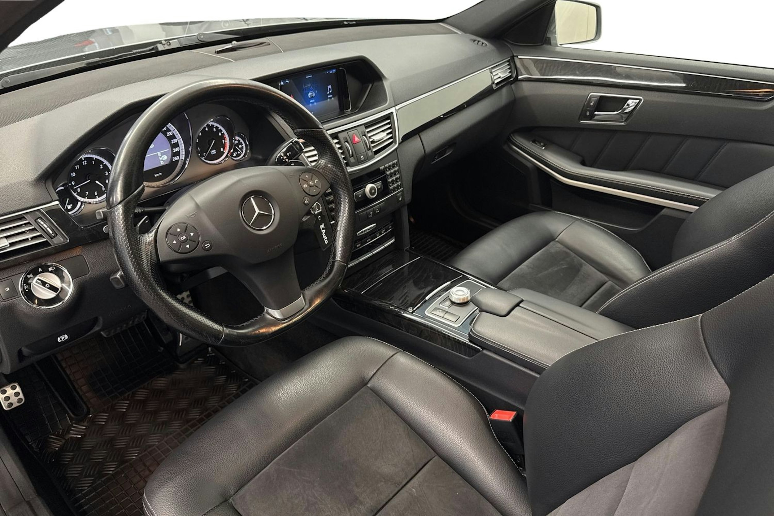 harmaa Mercedes-Benz E 2010 kuva 7.
