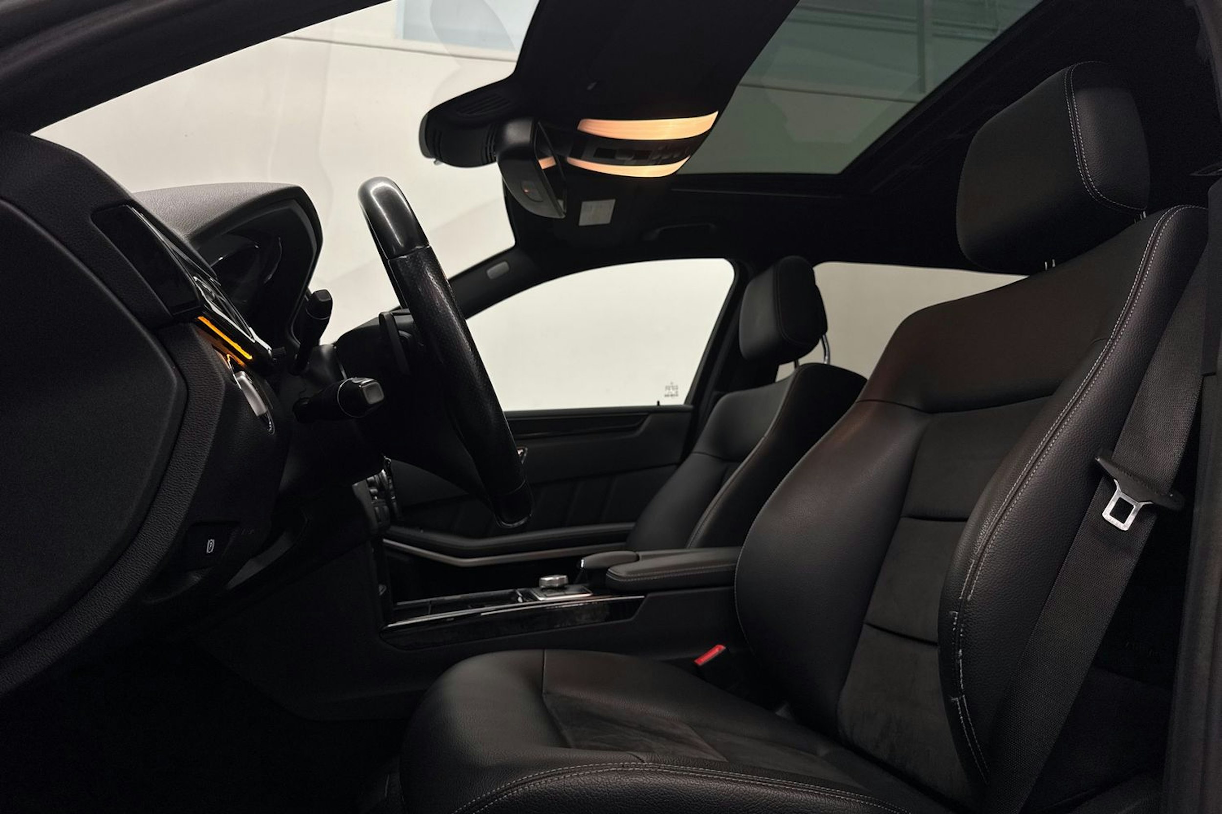 harmaa Mercedes-Benz E 2010 kuva 15.