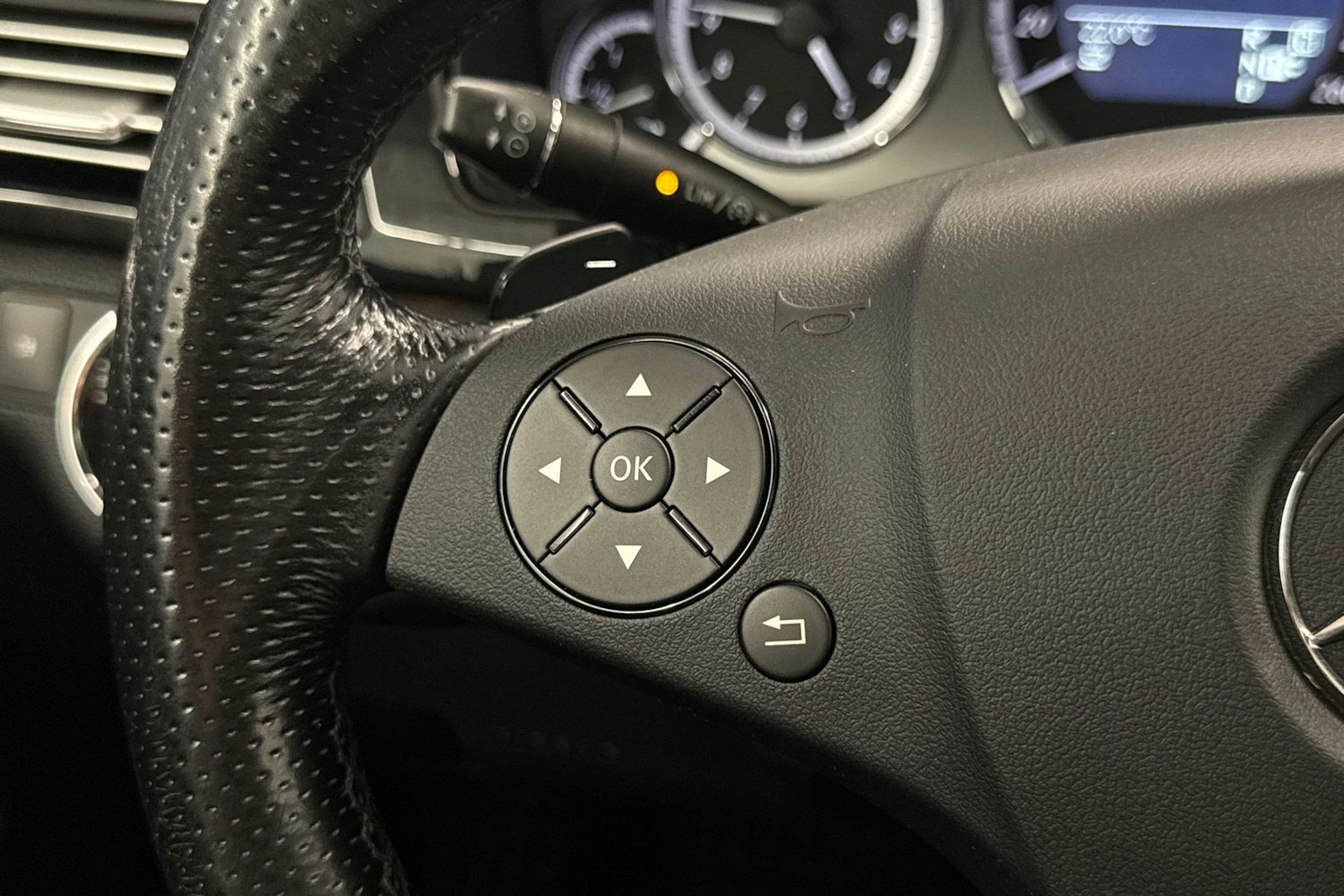 harmaa Mercedes-Benz E 2010 kuva 19.
