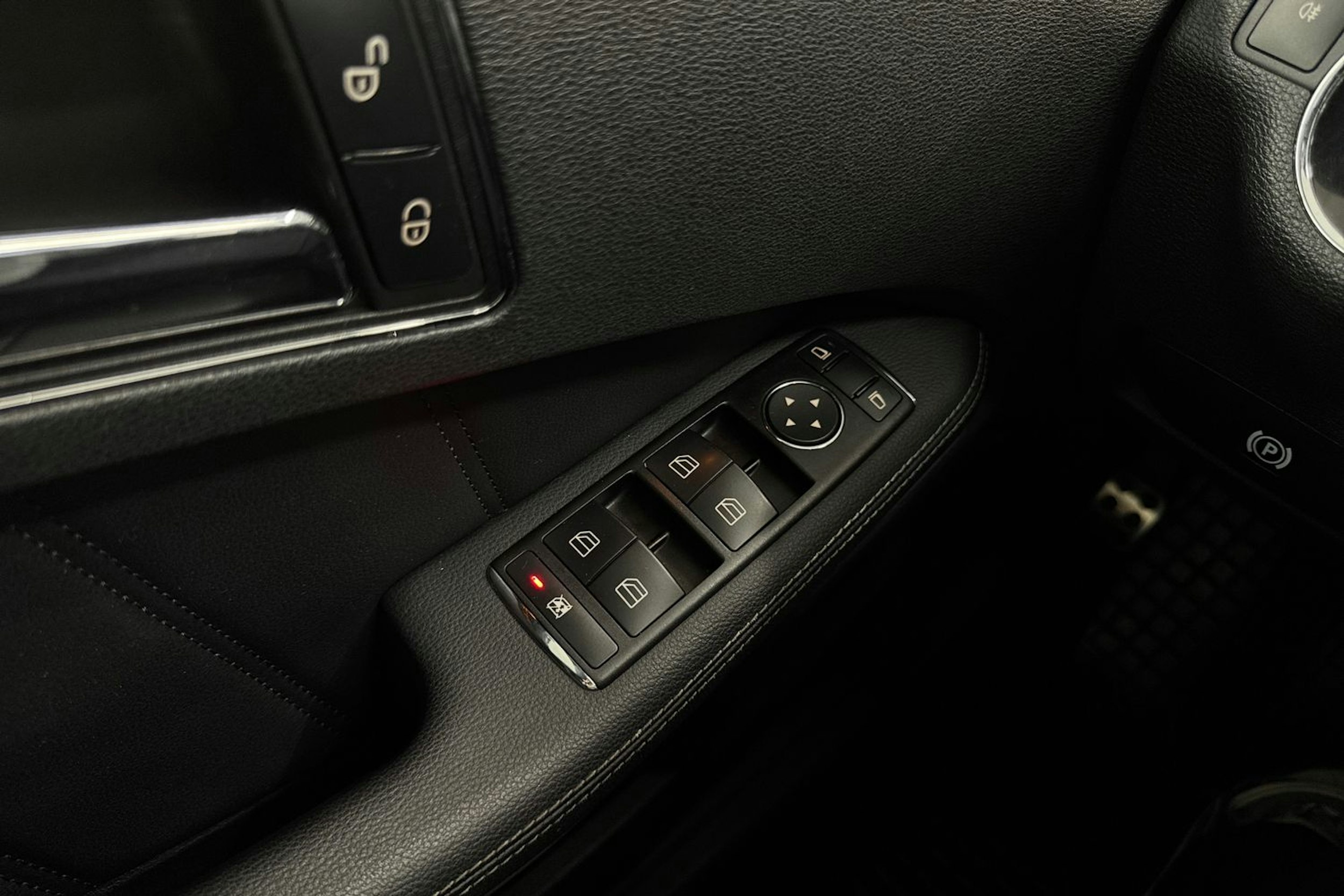 harmaa Mercedes-Benz E 2010 kuva 21.
