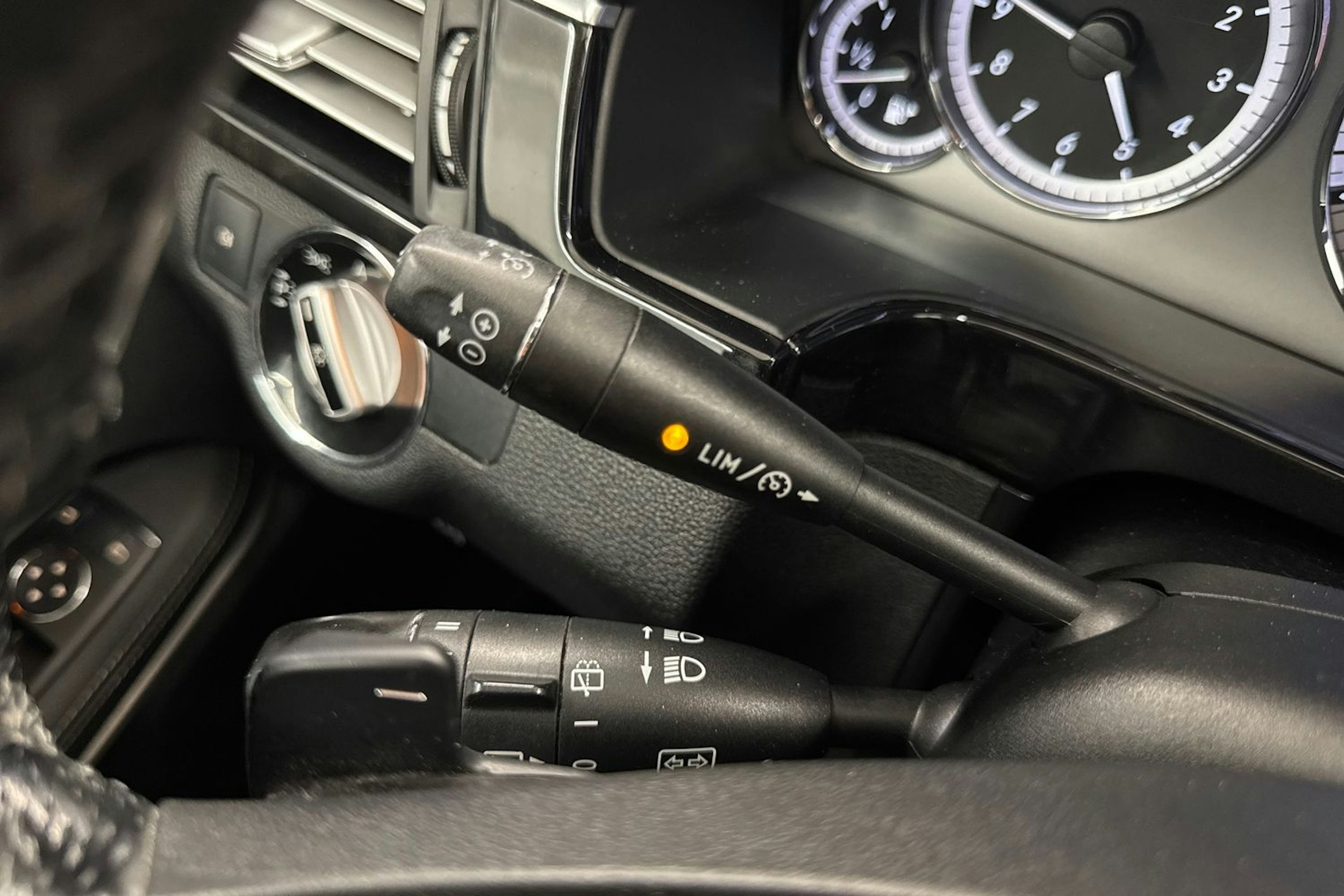 harmaa Mercedes-Benz E 2010 kuva 25.