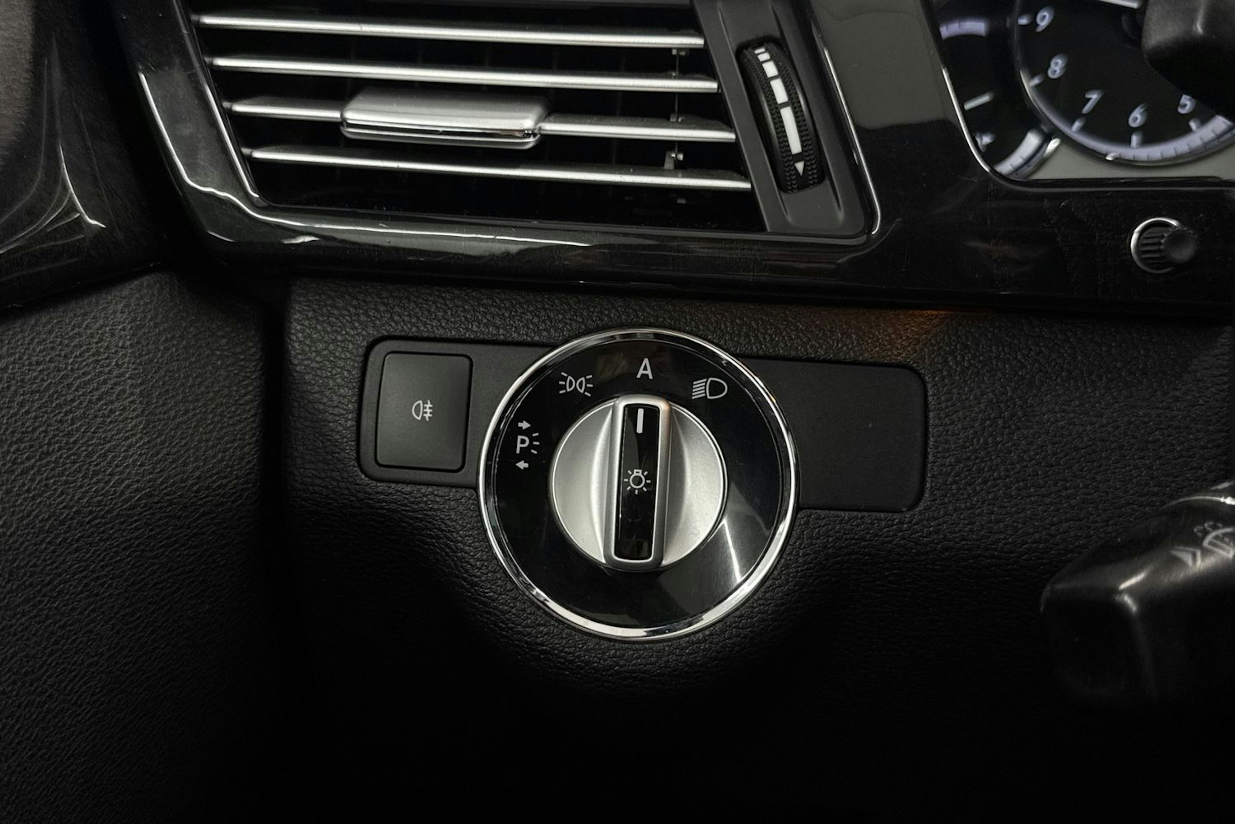 harmaa Mercedes-Benz E 2010 kuva 27.