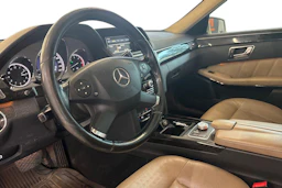 Ruskea (beige) Mercedes-Benz E 2010 kuva 3.