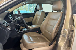 Ruskea (beige) Mercedes-Benz E 2010 kuva 4.