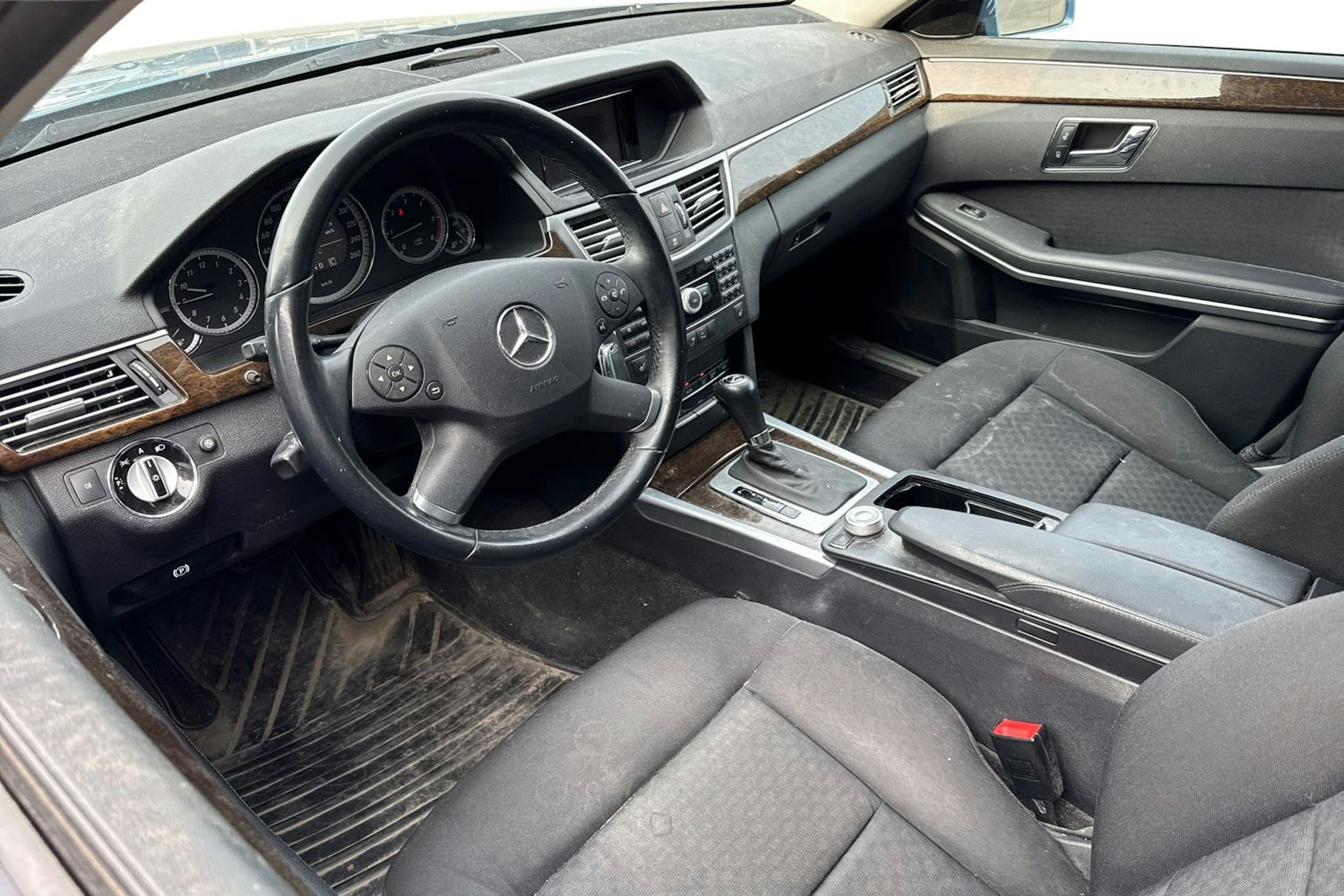 sininen Mercedes-Benz E 2010 kuva 3.