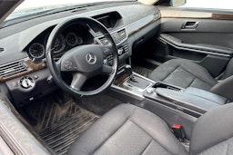 sininen Mercedes-Benz E 2010 kuva 3.