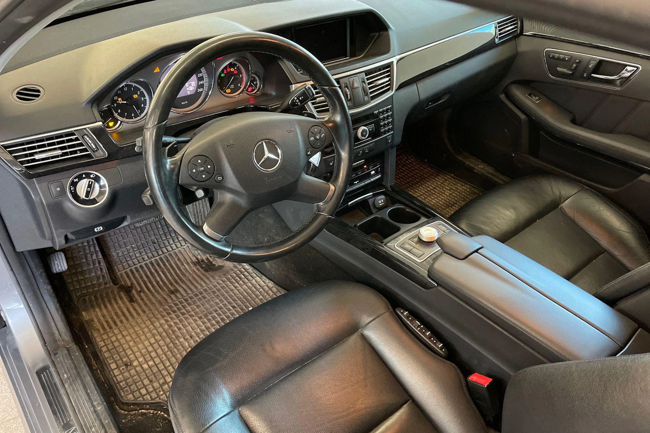 Harmaa Mercedes-Benz E 2010 kuva 6.