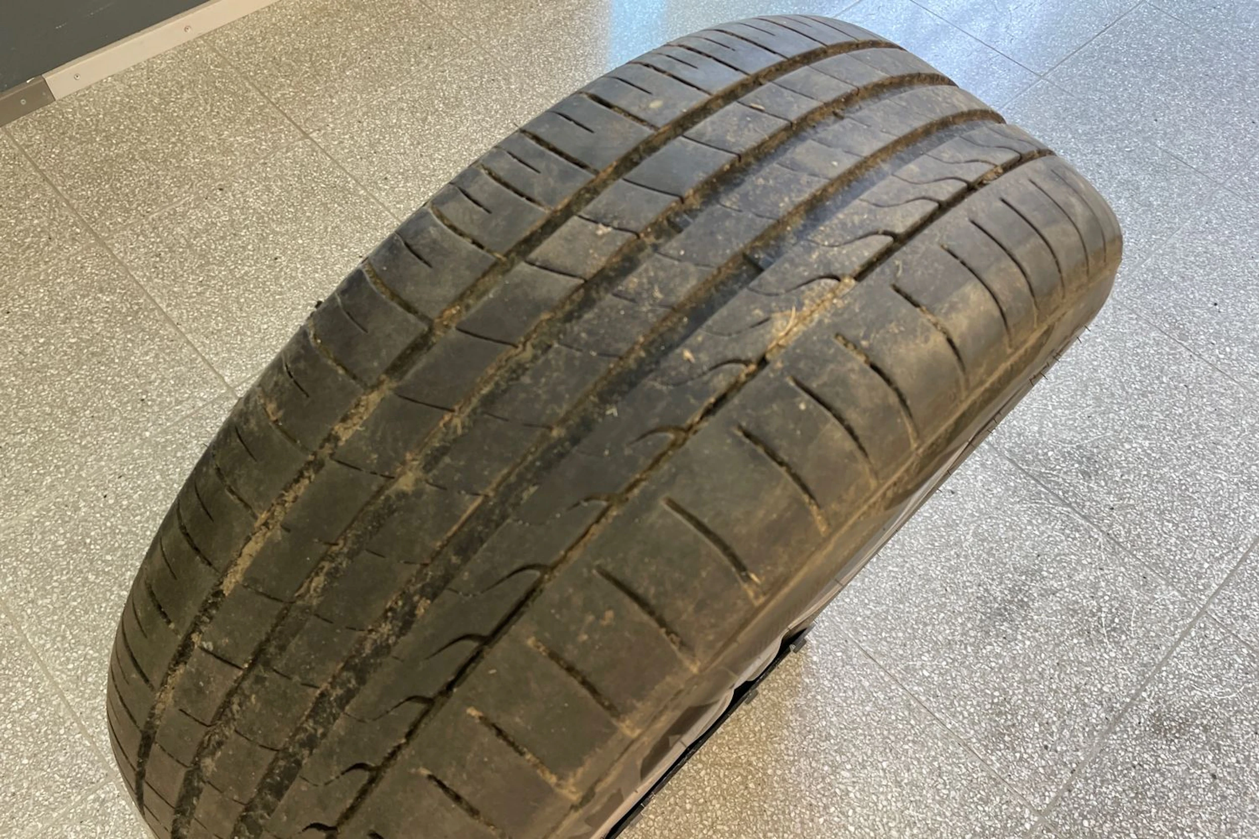 Harmaa Mercedes-Benz E 2010 kuva 11.