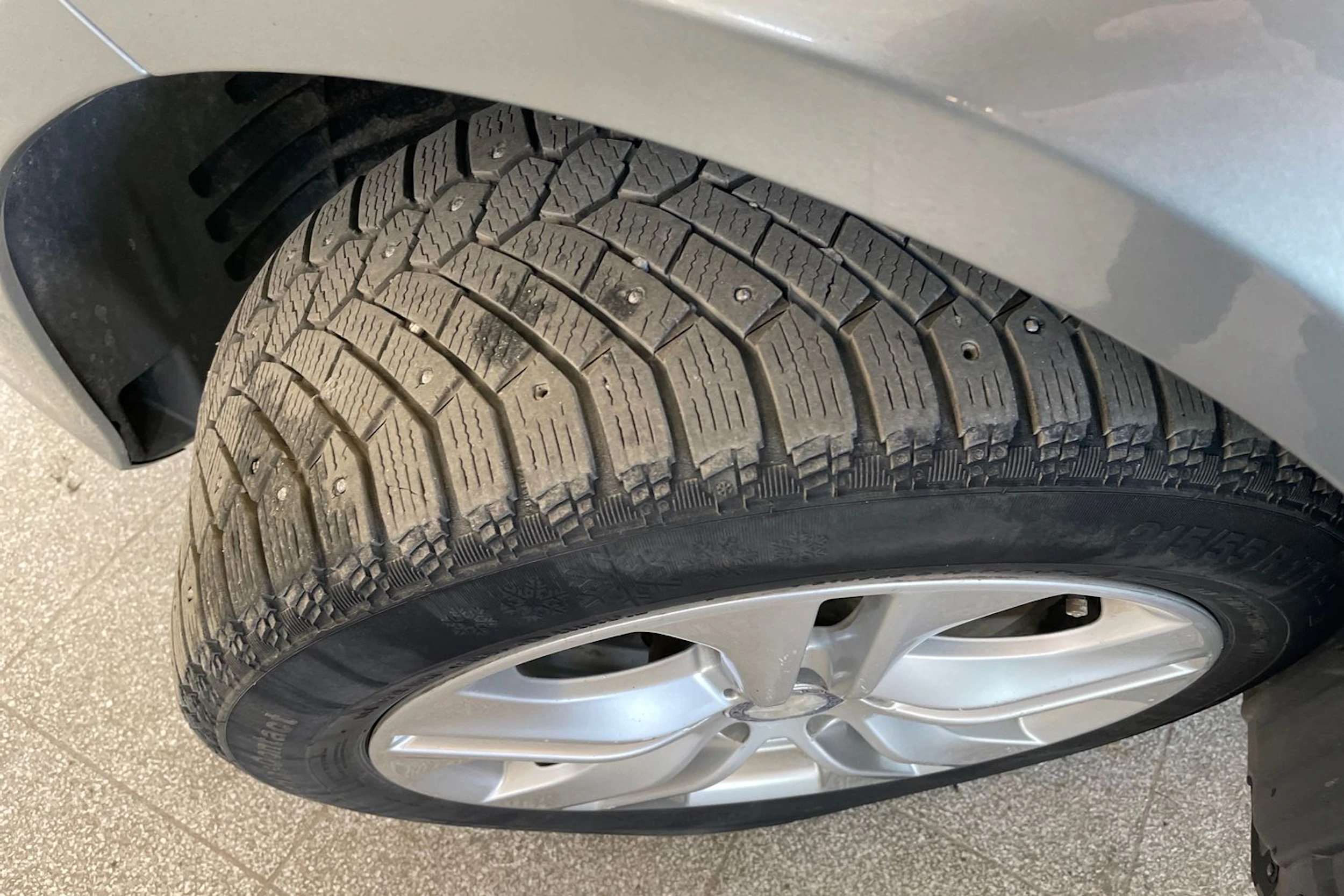 Harmaa Mercedes-Benz E 2010 kuva 12.