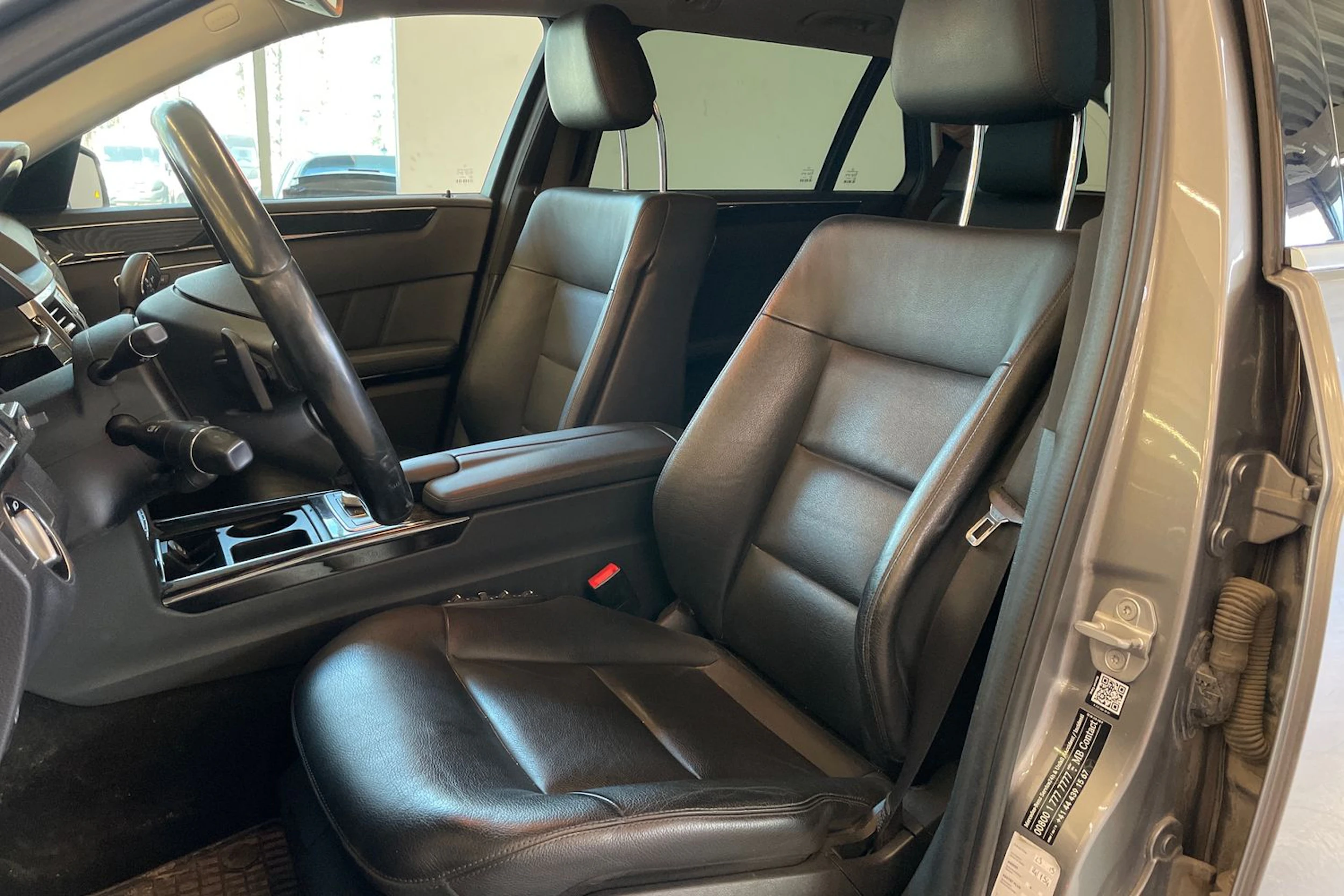 Harmaa Mercedes-Benz E 2010 kuva 13.