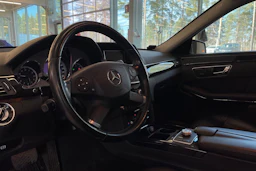 Harmaa Mercedes-Benz E 2010 kuva 15.