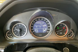 Harmaa Mercedes-Benz E 2010 kuva 18.