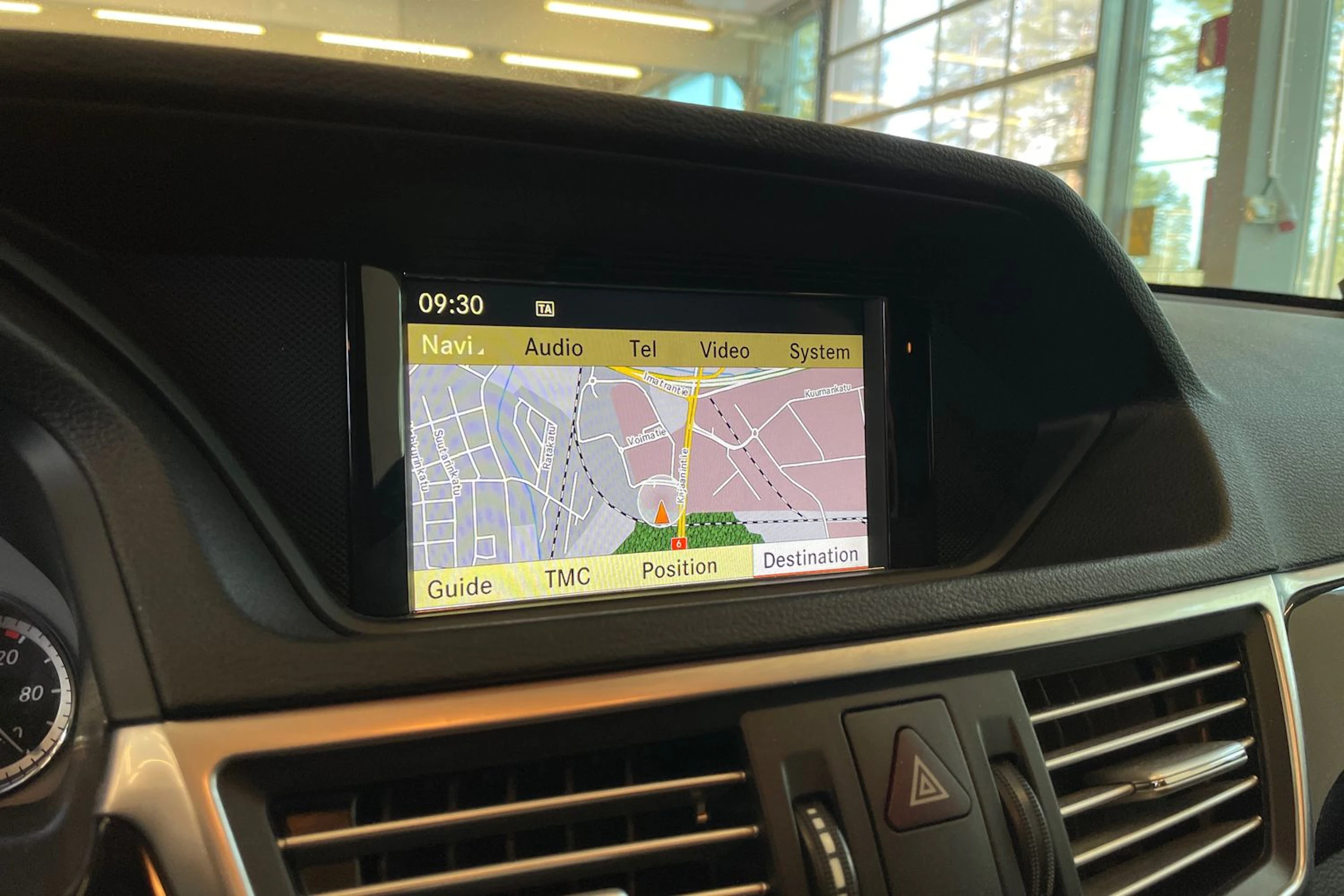 Harmaa Mercedes-Benz E 2010 kuva 20.