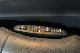 Harmaa Mercedes-Benz E 2010 kuva 24.