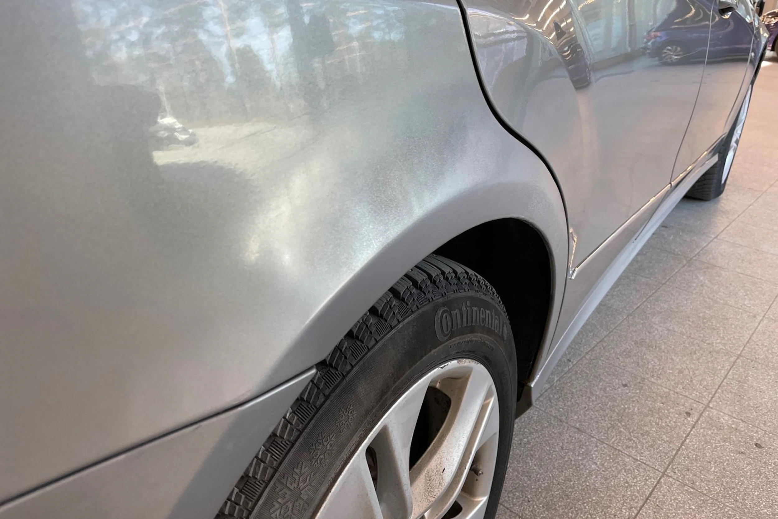 Harmaa Mercedes-Benz E 2010 kuva 29.