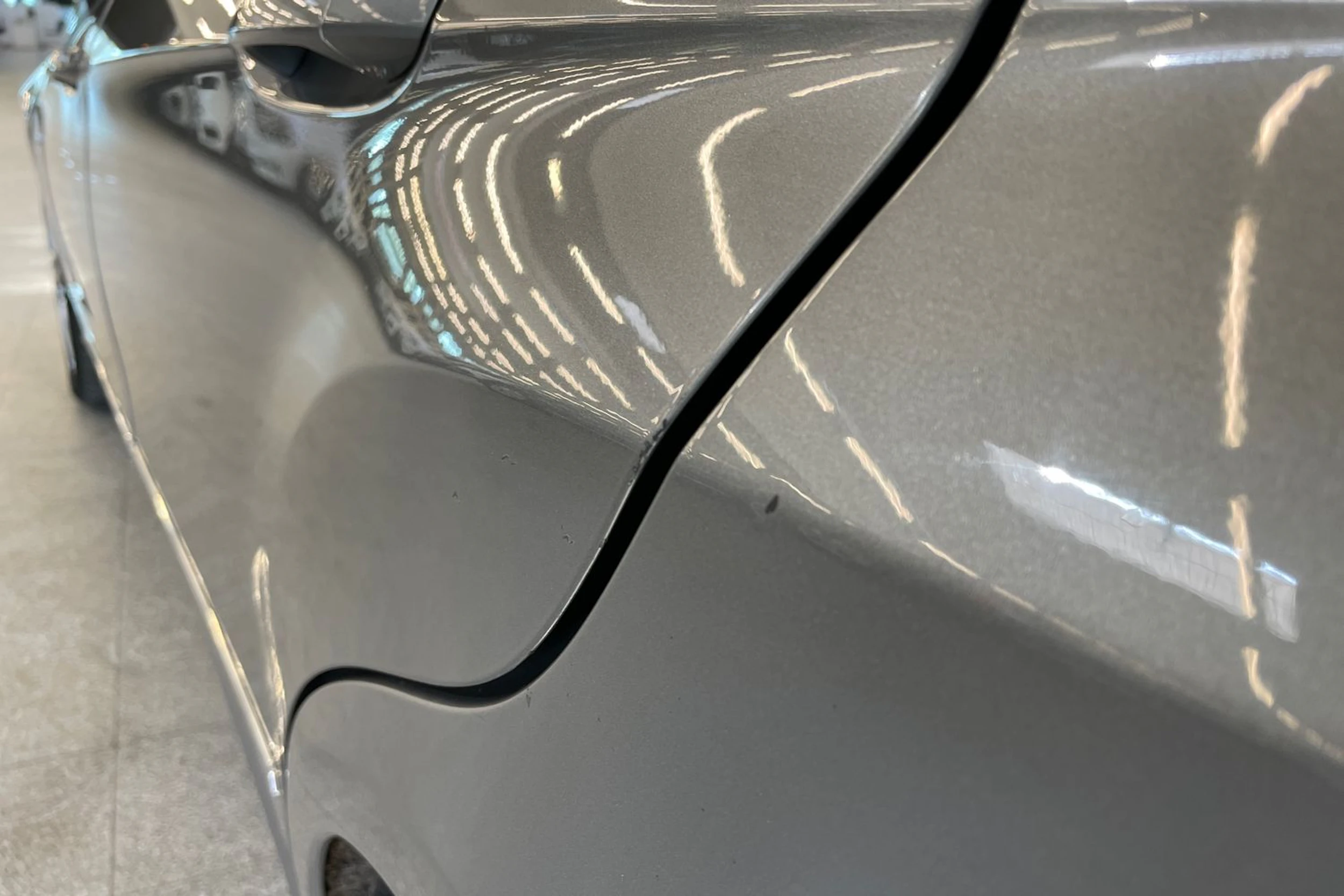 Harmaa Mercedes-Benz E 2010 kuva 30.