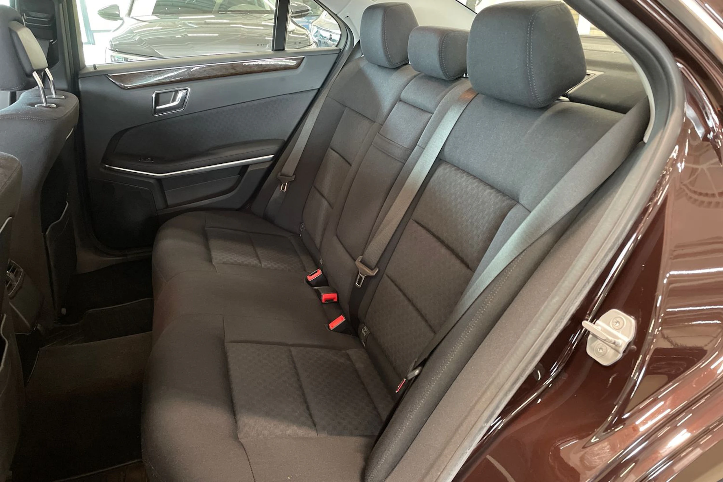 ruskea (beige) Mercedes-Benz E 2010 kuva 11.